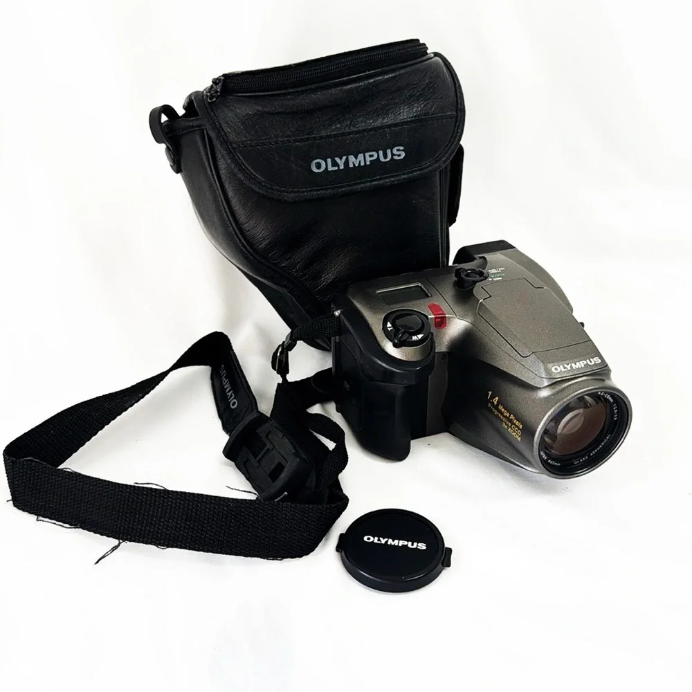 OLYMPUS Digital Camera 1.4 mega Pixels Progressive CCD 3x Zoom Model D-600L